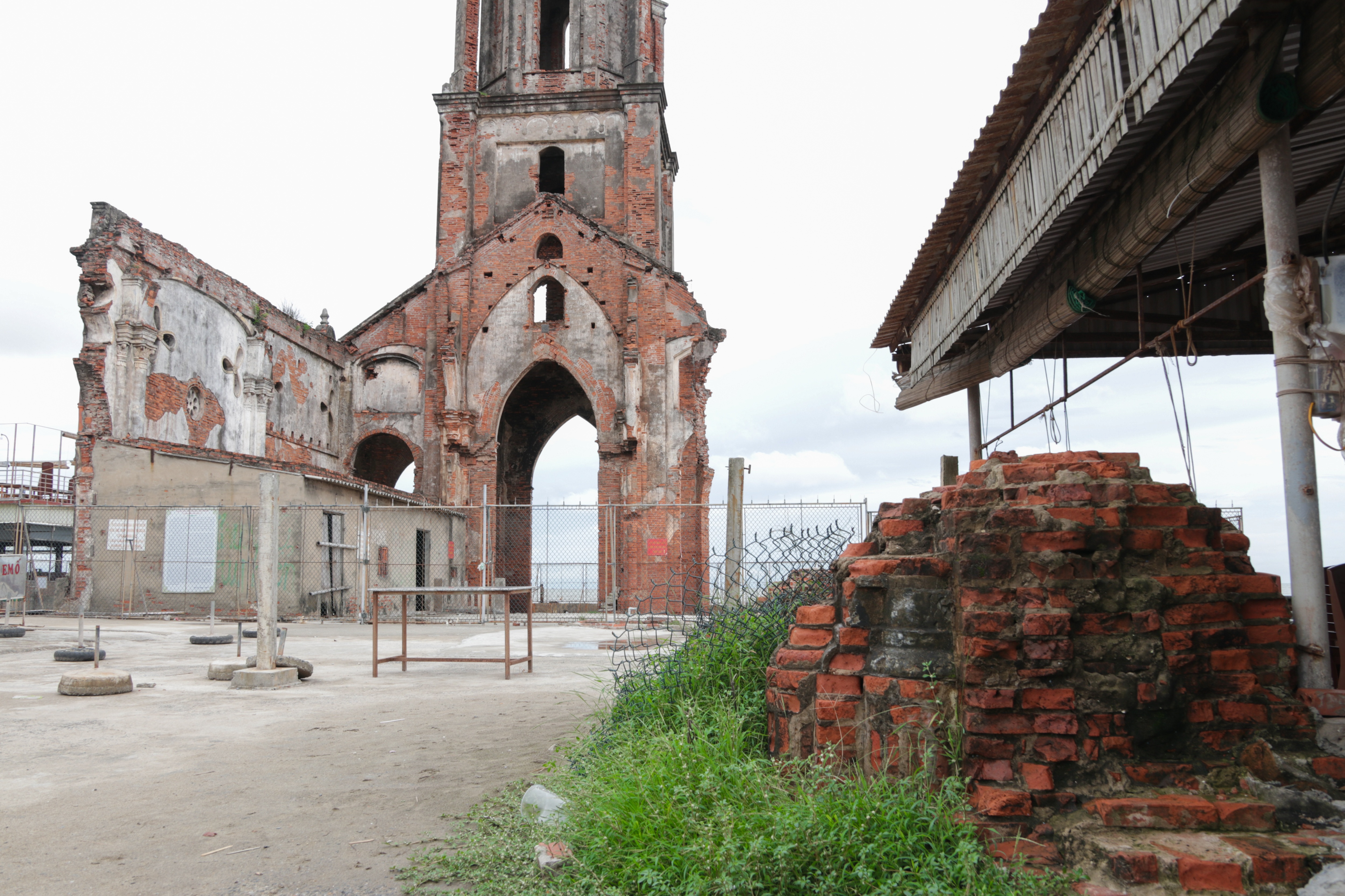 Chiêm ngưỡng nhà thờ đổ bên bờ biển độc nhất vô nhị ở Việt Nam - 20 Chiêm ngưỡng nhà thờ đổ bên bờ biển độc nhất vô nhị ở Việt Nam - 20
