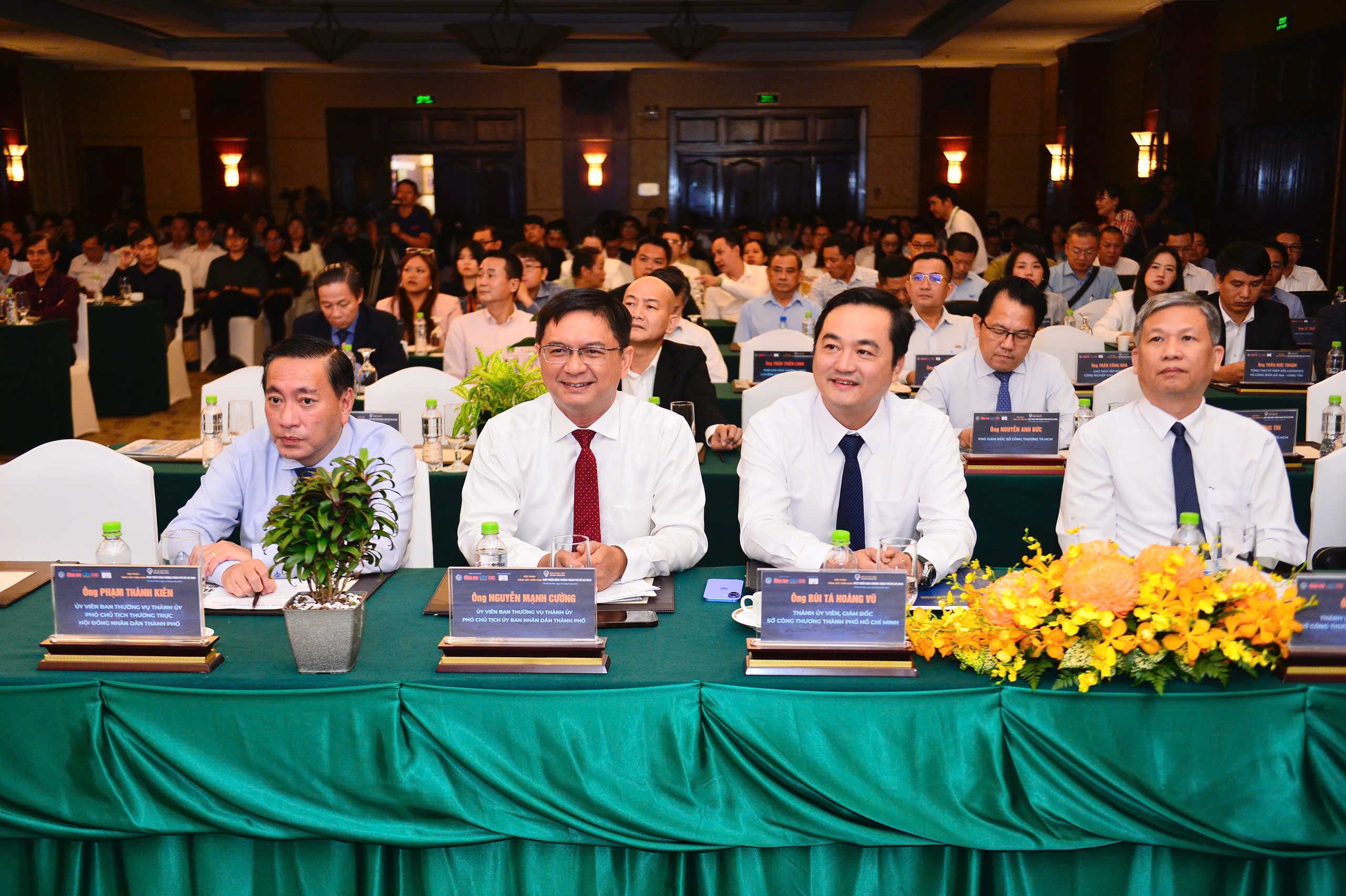 Muốn bứt phá toàn cầu, TPHCM cần cơ chế tự quyết mạnh mẽ hơn - 2