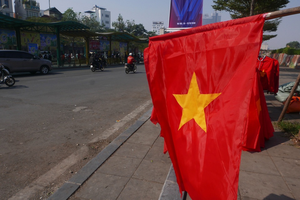 Không khí cổ vũ bóng đá rạo rực khắp Hà Nội - 8 Không khí cổ vũ bóng đá rạo rực khắp Hà Nội - 8