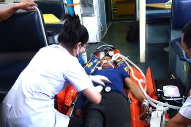 Cứu sống ngư dân Quảng Nam bất ngờ bị liệt toàn thân, hôn mê trên biển