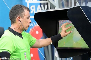 Giới trọng tài Việt Nam nói gì về công nghệ VAR tại World Cup 2018?