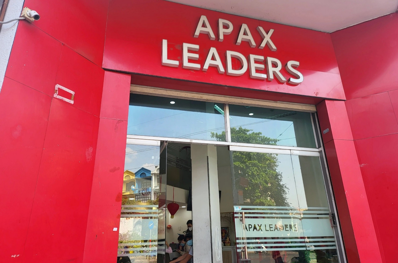 אייפקס אינגליש חייבת יותר מ-33 מיליארד וונד עבור ביטוח לעובדים בהו צ'י מין סיטי - 1 Anh ngữ Apax nợ hơn 33 tỷ đồng bảo hiểm cho nhân viên tại TPHCM - 1