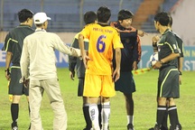 Bức xúc trọng tài, SHB Đà Nẵng kiến nghị dừng giải V-League 