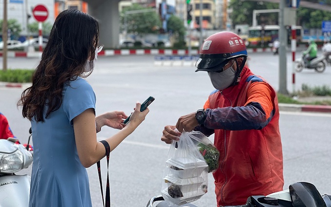 Siêu thị và bưu chính cần đăng ký cho nhân viên giao, nhận hàng trong thời gian giãn cách 