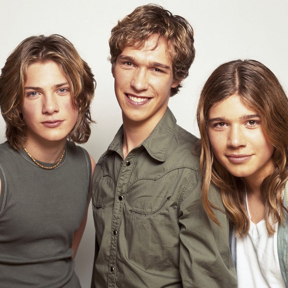 Nhóm nhạc nổi tiếng ba anh em nhà Hanson có tới 15 đứa con - 2 Nhóm nhạc nổi tiếng ba anh em nhà Hanson có tới 15 đứa con - 2