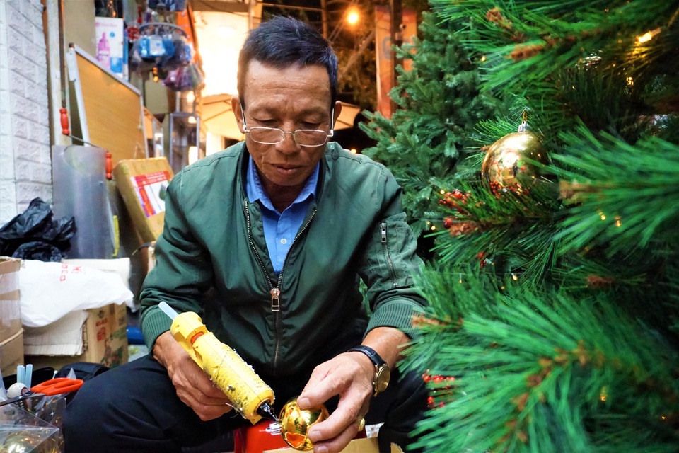 Không khí Noel sớm trên khắp nẻo đường ở TP Đà Nẵng - 7 Không khí Noel sớm trên khắp nẻo đường ở TP Đà Nẵng - 7