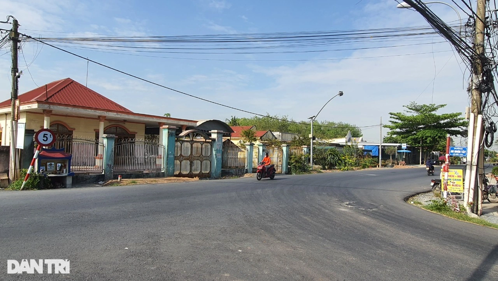 Bò điên húc cụ bà 78 tuổi bị thương nặng trên đường TPHCM - 2 Bò điên húc cụ bà 78 tuổi bị thương nặng trên đường TPHCM - 2