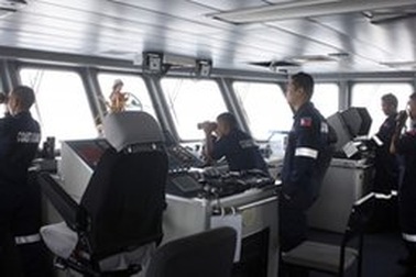 Philippines giữ 18 thủy thủ Việt trên tàu mắc cạn 