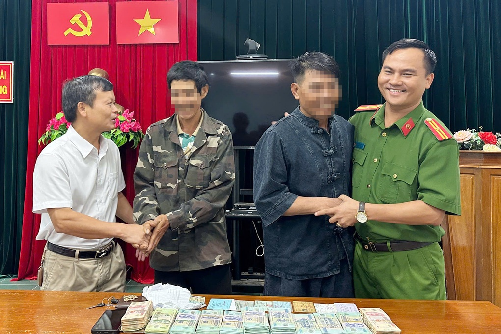 Người đàn ông ôm 1,2 tỷ đồng đi lạc 550km, kiệt sức trong rừng sâu - 2 Người đàn ông ôm 1,2 tỷ đồng đi lạc 550km, kiệt sức trong rừng sâu - 2