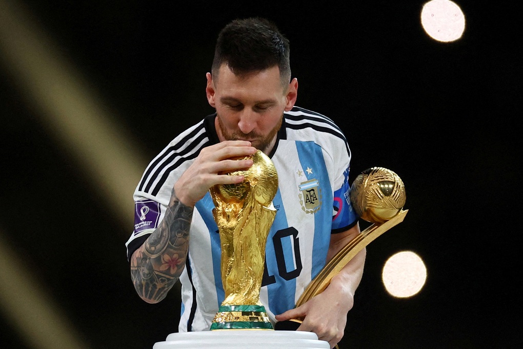 Messi xuất sắc nhất thế giới, C.Ronaldo bị đẩy khỏi top 50 - 1 Messi xuất sắc nhất thế giới, C.Ronaldo bị đẩy khỏi top 50 - 1