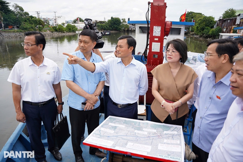 TPHCM phát động cao điểm quyết tâm tăng tốc, năng suất gấp đôi - 1 TPHCM phát động cao điểm quyết tâm tăng tốc, năng suất gấp đôi - 1