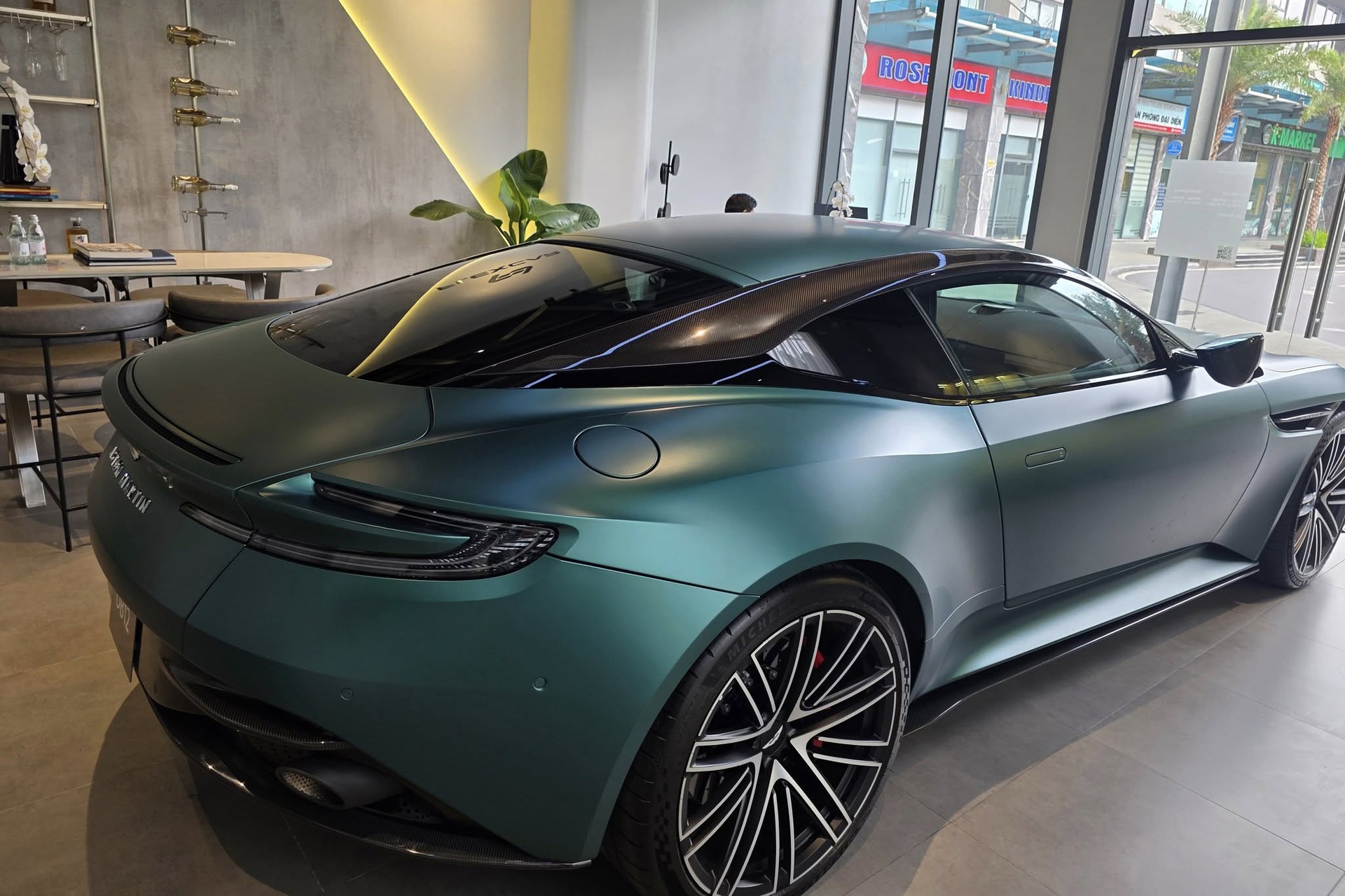 Đi 600km, chủ xe Aston Martin DB12 độc nhất Việt Nam “lỗ” 9 tỷ đồng - 5 Đi 600km, chủ xe Aston Martin DB12 độc nhất Việt Nam “lỗ” 9 tỷ đồng - 5