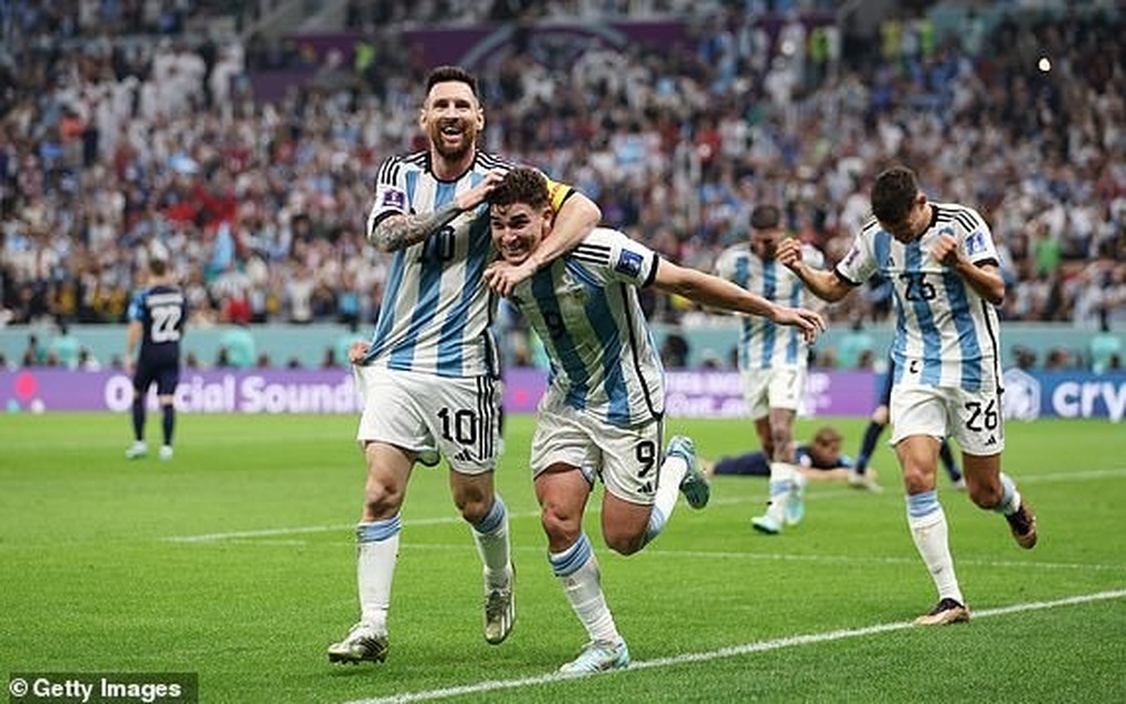Messi ghi bàn và ăn mừng cảm xúc trong ngày giúp Argentina vào chung kết - 5 Messi ghi bàn và ăn mừng cảm xúc trong ngày giúp Argentina vào chung kết - 5