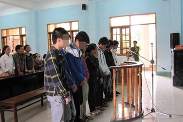 Giết nhầm người, 9 bị cáo trẻ nhận 1 án chung thân và 105 năm tù 