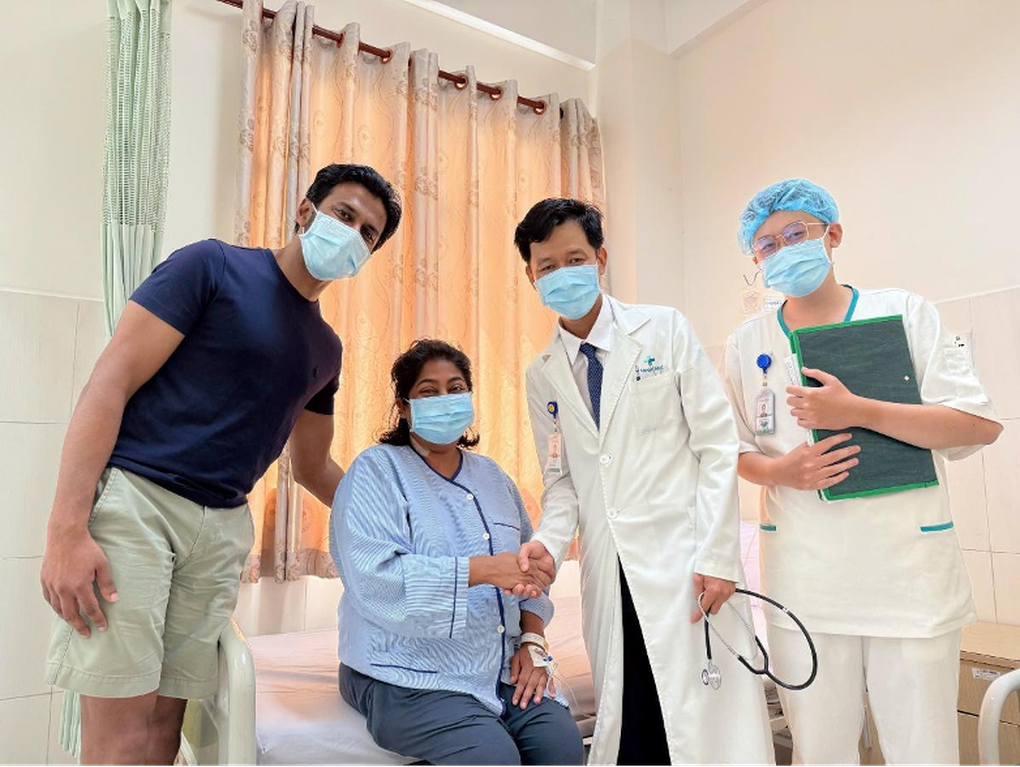 7 ngày giành lại sự sống cho nữ du khách Úc nguy kịch vì viêm phổi nặng - 2 7 ngày giành lại sự sống cho nữ du khách Úc nguy kịch vì viêm phổi nặng - 2