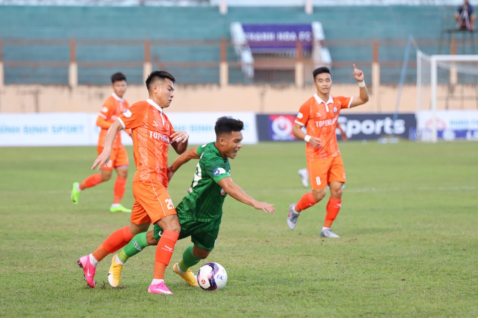 Tấn Tài ghi bàn, tân binh Bình Định đánh bại Sài Gòn FC - 2 Tấn Tài ghi bàn, tân binh Bình Định đánh bại Sài Gòn FC - 2