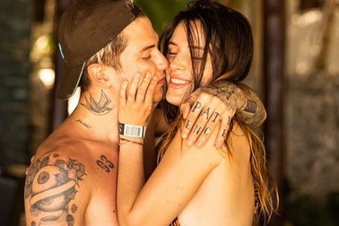 Bạn trai tung ảnh tình tứ bên Bella Thorne