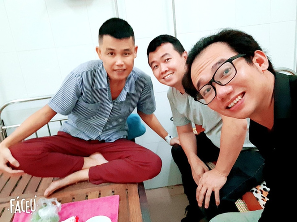 Hiệp Gà bất ngờ nhập viện  - 2 Hiệp Gà bất ngờ nhập viện  - 2