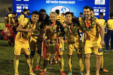 "Vùi dập" Bình Dương, SL Nghệ An giành cúp Quốc gia
