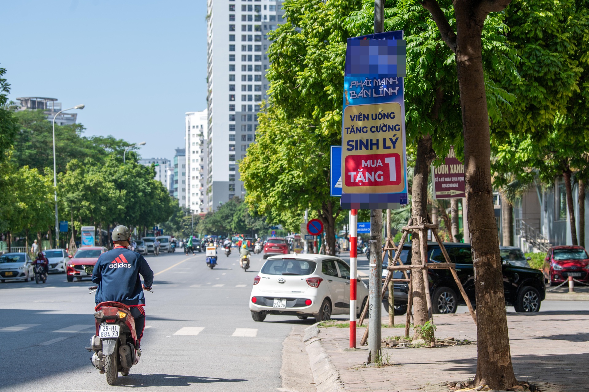 Ma trận bảng, biển quảng cáo gây mất mỹ quan đô thị Hà Nội - 6 Ma trận bảng, biển quảng cáo gây mất mỹ quan đô thị Hà Nội - 6