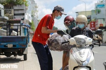 Người Sài Gòn "giải cứu" hàng ngàn tấn khoai lang miền Tây