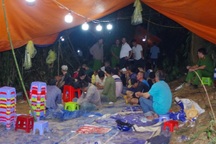 Công an đột kích sòng bạc ở rừng tre trong đêm, tạm giữ 40 ô tô, xe máy