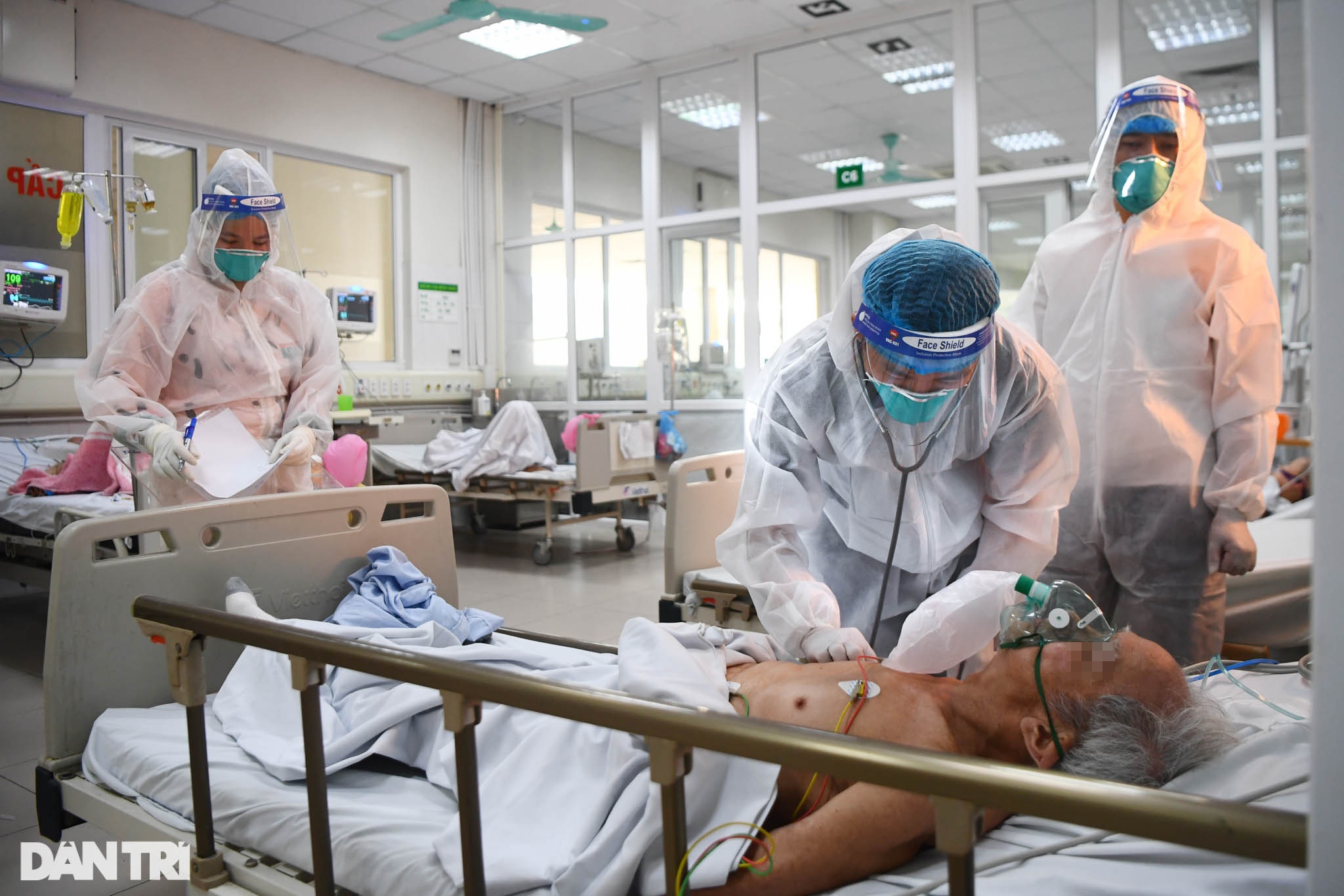 Một ngày trong khu điều trị bệnh nhân Covid-19 triệu chứng nặng ở Hà Nội - 6 Một ngày trong khu điều trị bệnh nhân Covid-19 triệu chứng nặng ở Hà Nội - 6