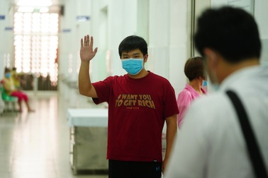 Con trai bệnh nhân Li Ding nhiễm corona chia sẻ