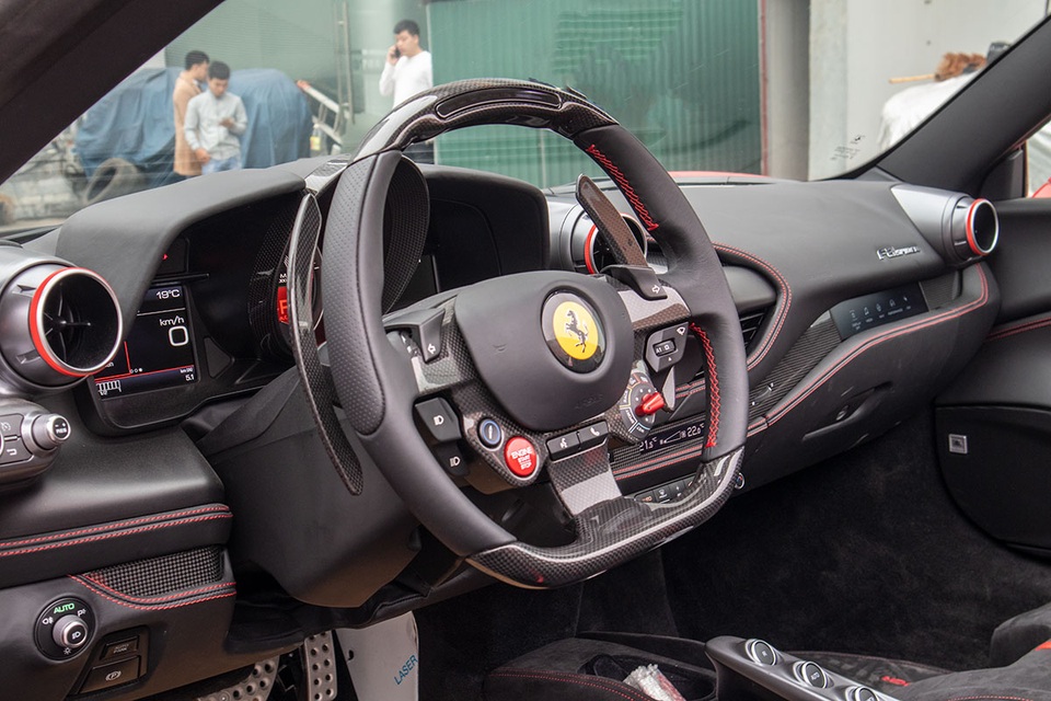 Mục sở thị Ferrari F8 Spider thứ 2 tại Việt Nam, giá gần 30 tỷ đồng - 8 Mục sở thị Ferrari F8 Spider thứ 2 tại Việt Nam, giá gần 30 tỷ đồng - 8