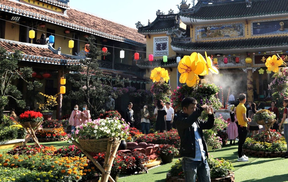 Hoạt động của người dân cả nước sáng ngày đầu năm mới Tân Sửu - 27