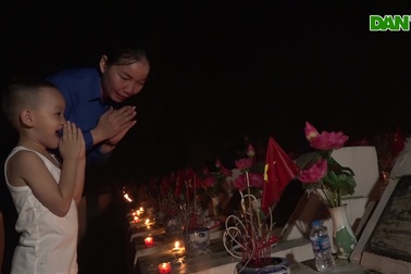 Nghĩa trang Liệt sĩ quốc gia Vị Xuyên rực sáng trong đêm thiêng liêng