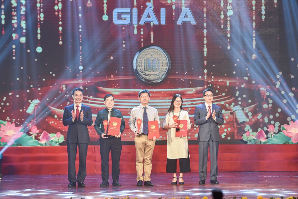 Điều thú vị về cuốn Lịch sử” ra đời hơn 2500 năm đoạt giải A sách Quốc gia - 1