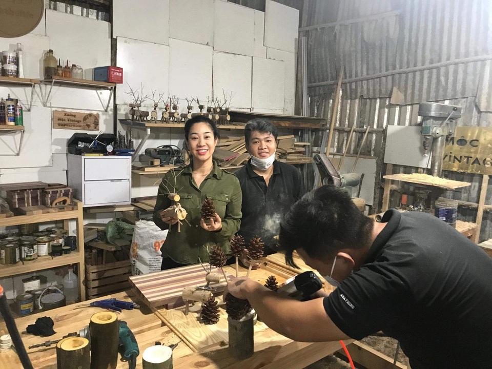 Lạ lùng chàng trai ở Sài Gòn kiếm tiền từ ghi-ta cũ bỏ đi - 4 Lạ lùng chàng trai ở Sài Gòn kiếm tiền từ ghi-ta cũ bỏ đi - 4