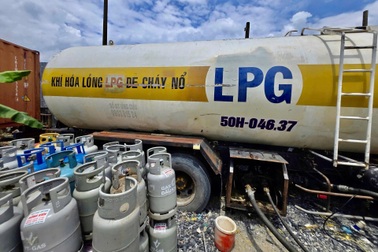 Công an TPHCM đột kích cơ sở sang chiết gas trái phép