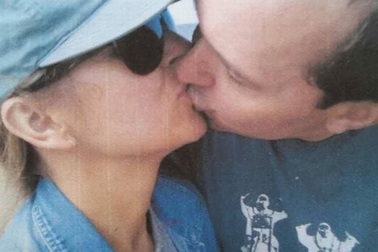 Nuối tiếc khôn nguôi chiếc điện thoại đã mất chứa đoạn ghi âm giọng nói của chồng