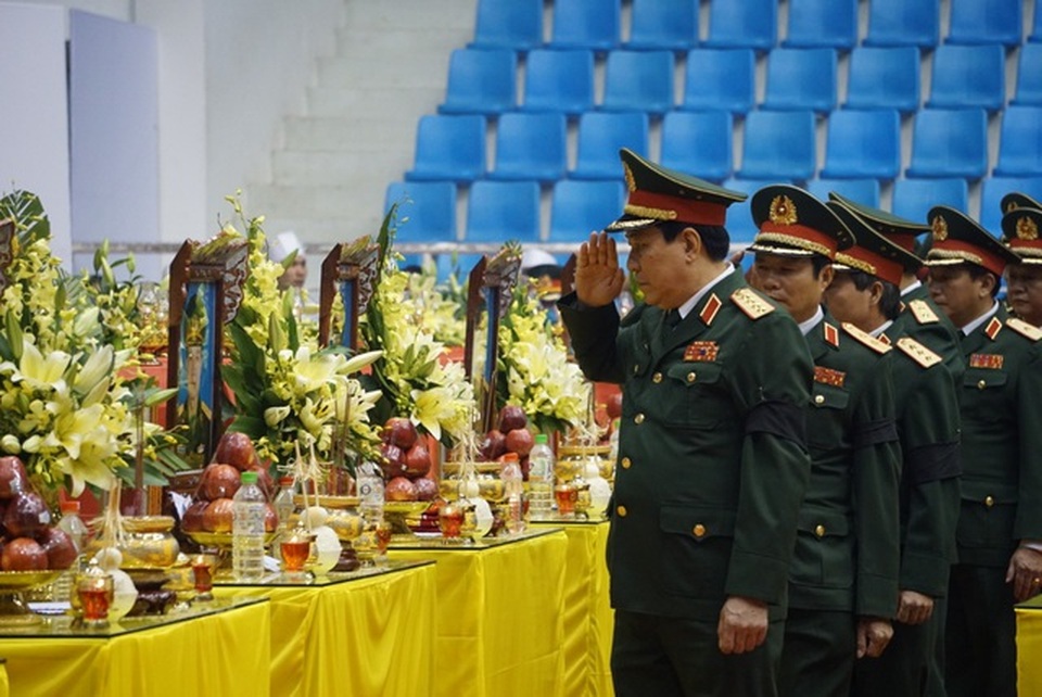 Hai liệt sĩ Đoàn 337 yên nghỉ tại Nghĩa trang Quốc gia đường 9 - 4 Hai liệt sĩ Đoàn 337 yên nghỉ tại Nghĩa trang Quốc gia đường 9 - 4