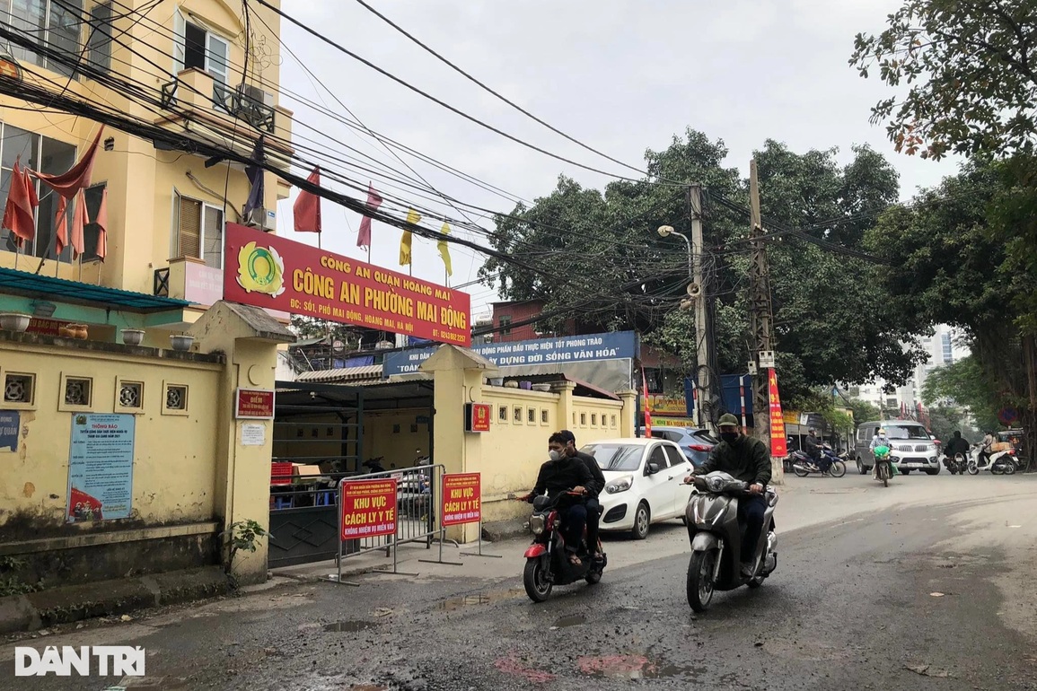 Hà Nội tạm phong tỏa trụ sở công an phường có 4 ca dương tính SARS-CoV-2 - 2 Hà Nội tạm phong tỏa trụ sở công an phường có 4 ca dương tính SARS-CoV-2 - 2