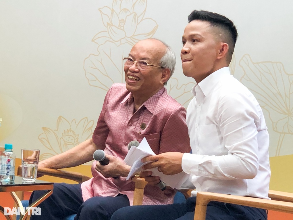 Từ Làng Sen đến Bến Nhà Rồng: Những câu chuyện cảm động về Bác Hồ - 2 Từ Làng Sen đến Bến Nhà Rồng: Những câu chuyện cảm động về Bác Hồ - 2