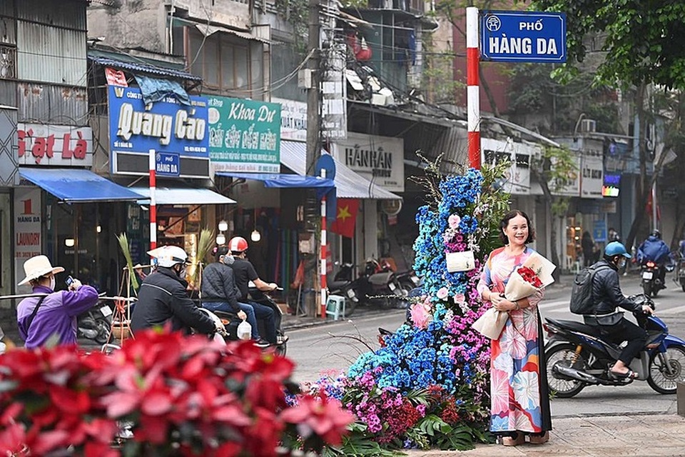 Hơn 100 cột đèn nở hoa giữa trung tâm Hà Nội - 10 Hơn 100 cột đèn nở hoa giữa trung tâm Hà Nội - 10