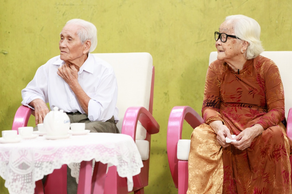 Ngưỡng mộ chuyện tình không yêu mà cưới hơn nửa thế kỷ của ông bà U90 - 2 Ngưỡng mộ chuyện tình không yêu mà cưới hơn nửa thế kỷ của ông bà U90 - 2