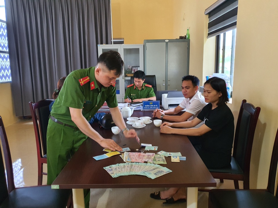 Anh đầu bếp trả gần 28 triệu đồng cho người đánh rơi - 1 Anh đầu bếp trả gần 28 triệu đồng cho người đánh rơi - 1