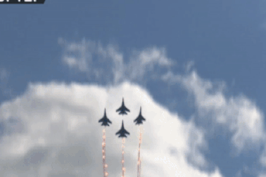 Màn nhào lộn ngoạn mục, thách thức trọng lực của phi đội "Hiệp sĩ Nga"