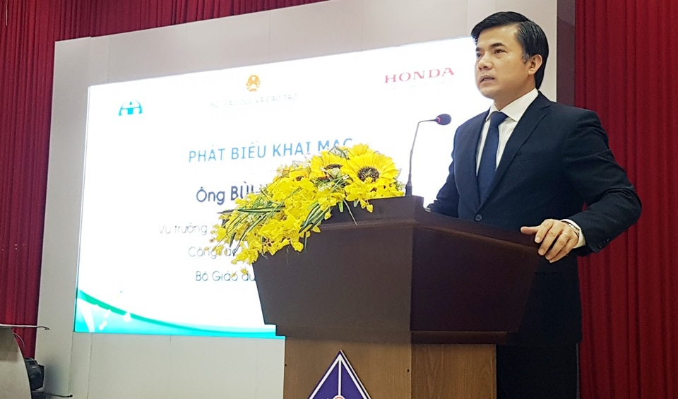 800 SV miền Trung hào hứng thi luật giao thông và lái xe an toàn - 2 800 SV miền Trung hào hứng thi luật giao thông và lái xe an toàn - 2