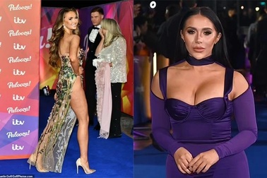 Choáng với váy xuyên thấu xẻ cao của người đẹp Anh Charlotte Dawson