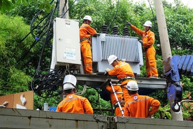 Điện lực TPHCM tăng cường an toàn điện mùa mưa bão