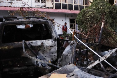 Mỹ không kích xe đánh bom liều chết nhằm vào sân bay Kabul