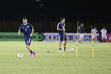 Philippines tập bài lạ chờ đấu đội tuyển Việt Nam