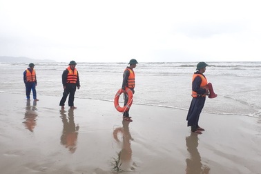 Cứu sống toàn bộ thuyền viên tàu hàng nghìn tấn bị chìm trên biển