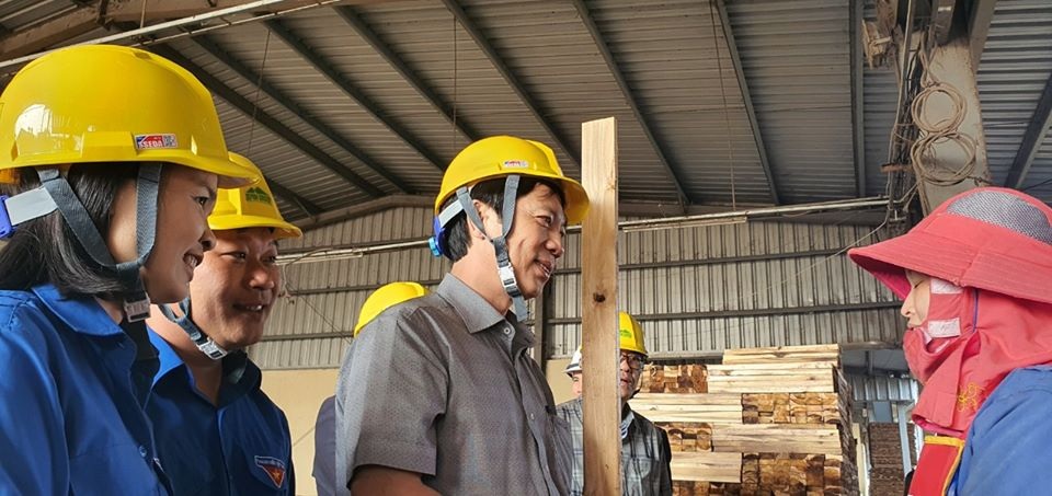 Quảng Trị: Những món quà ấm áp đến với công nhân, người lao động nghèo dịp Xuân về - 1 Quảng Trị: Những món quà ấm áp đến với công nhân, người lao động nghèo dịp Xuân về - 1