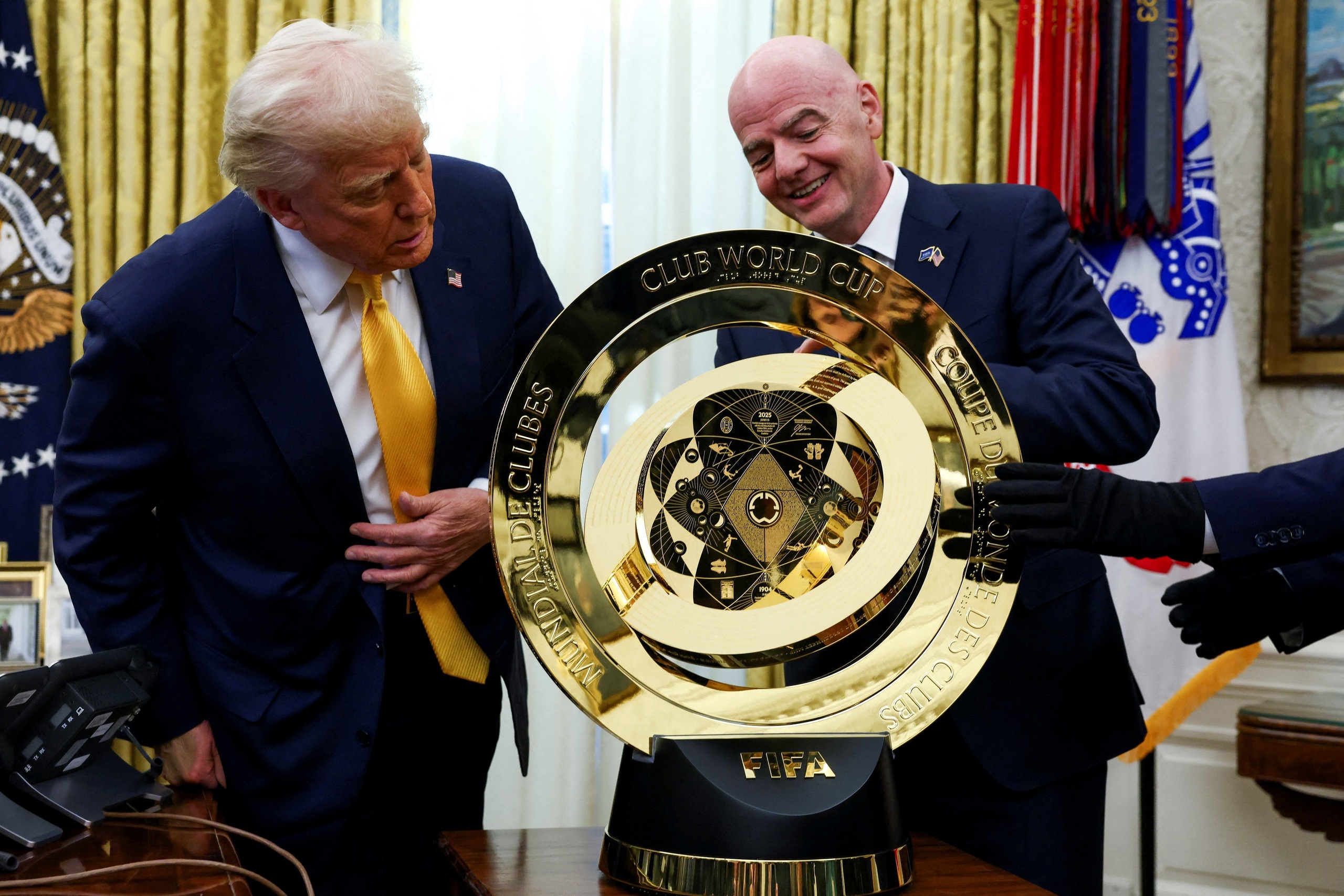 Tổng thống Trump lột xác Nhà Trắng, dát vàng phòng Bầu dục - 6 Tổng thống Trump lột xác Nhà Trắng, dát vàng phòng Bầu dục - 6